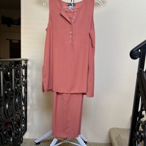 Sleeveless Button-Down Top and Pants Set.